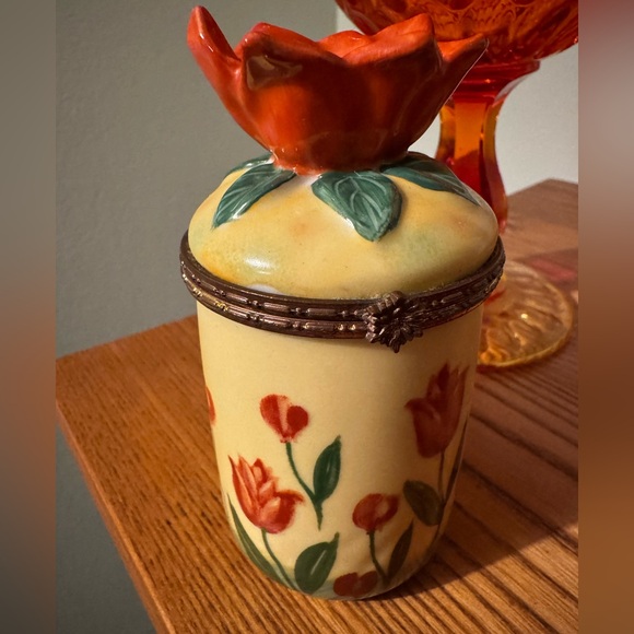 Bombay Company Other - Bombay Company vintage tulip porcelain candle trinket, EUC. 4 1/2” h x 2 1/2” w